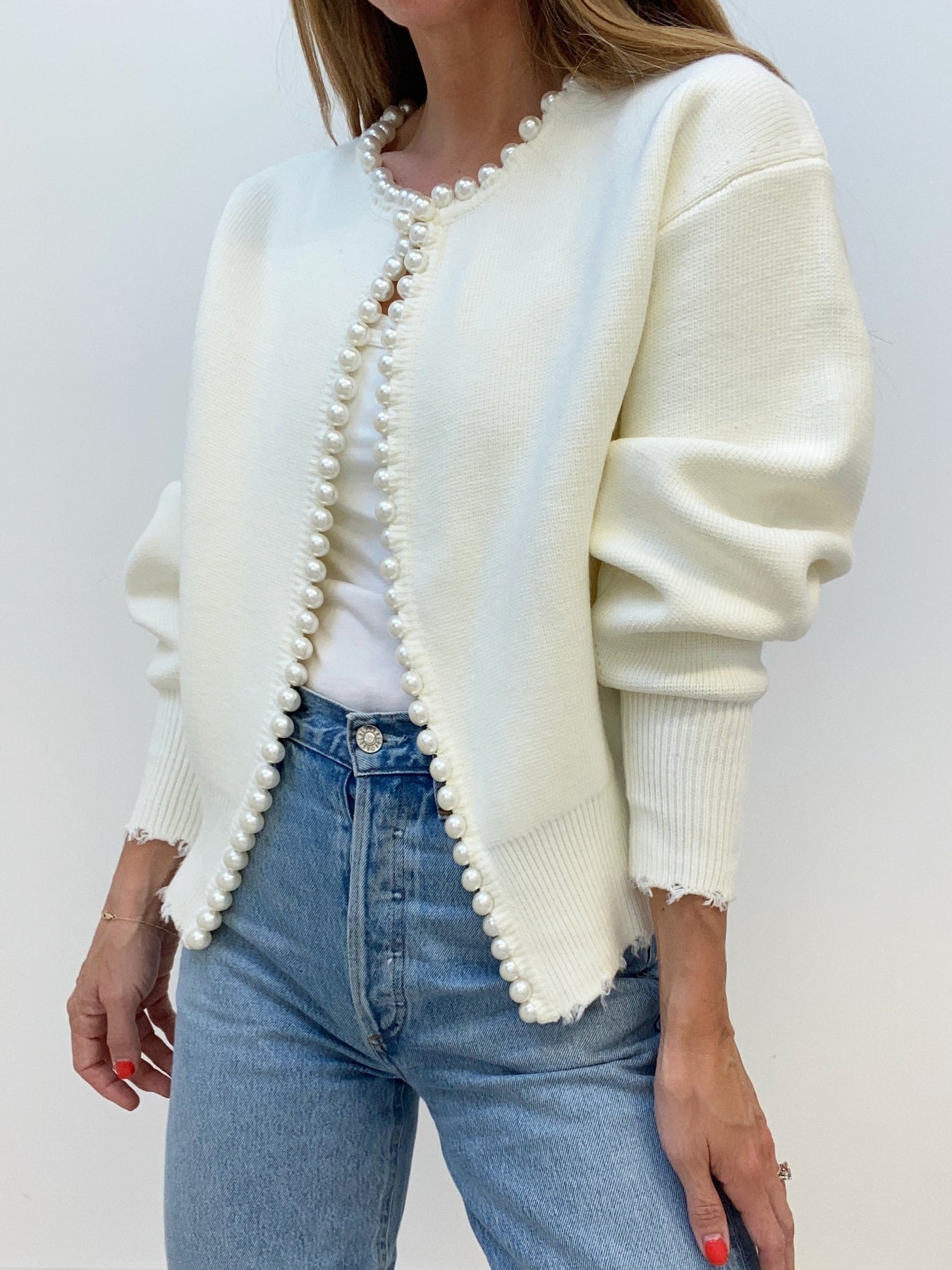 Perlenbesetzter Cardigan mit Ausfransungen