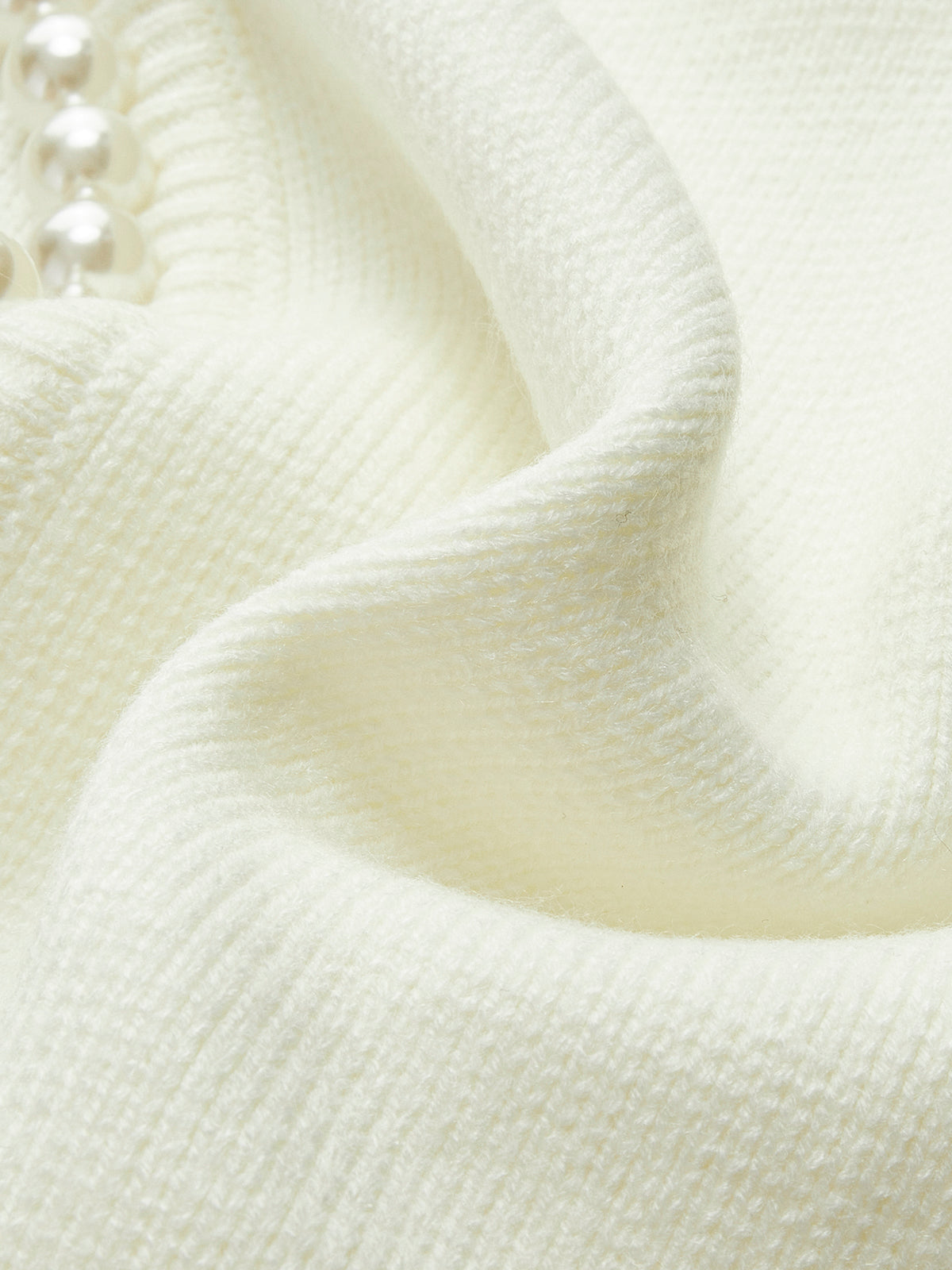 Perlenbesetzter Cardigan mit Ausfransungen