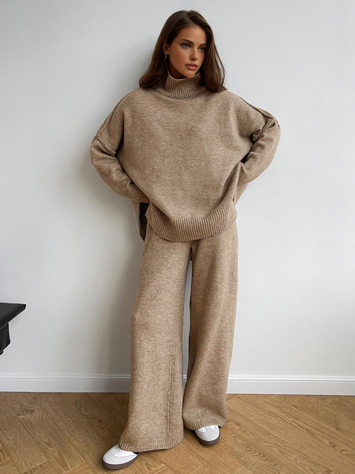 Einfarbiges Rollkragen-Strickhosen-Set