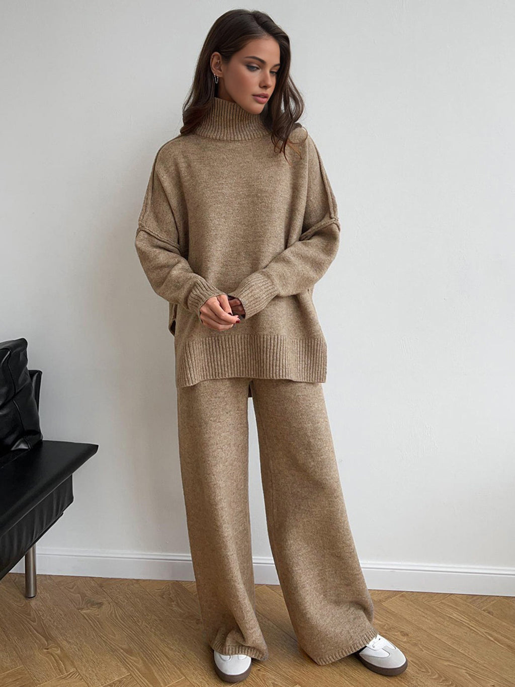 Einfarbiges Rollkragen-Strickhosen-Set