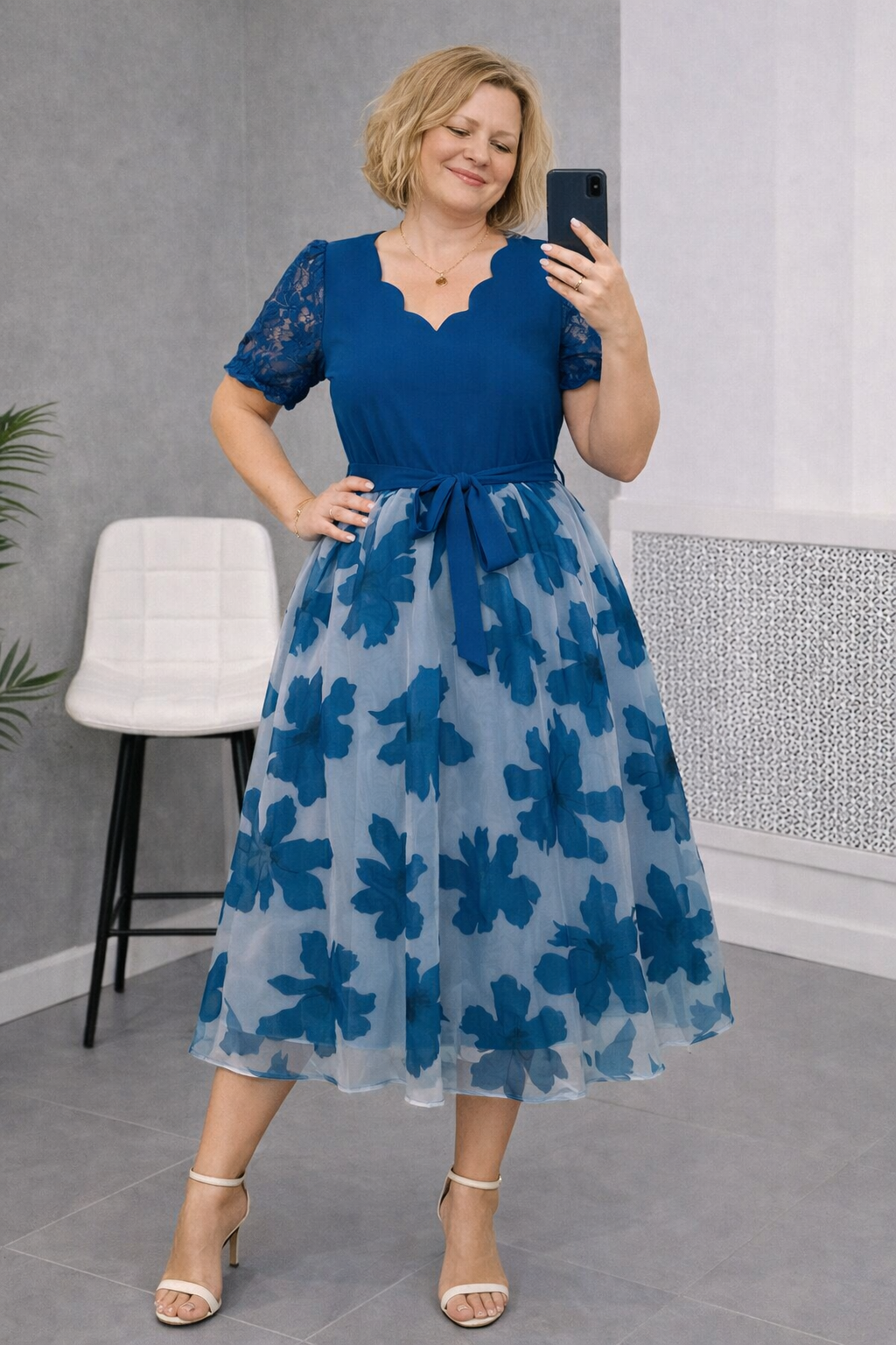 Reflora – Ausdrucksstarkes Sommerkleid mit Spitzenakzenten