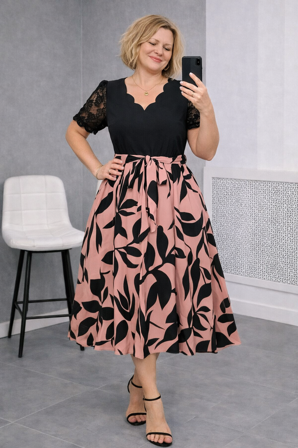 Reflora – Ausdrucksstarkes Sommerkleid mit Spitzenakzenten