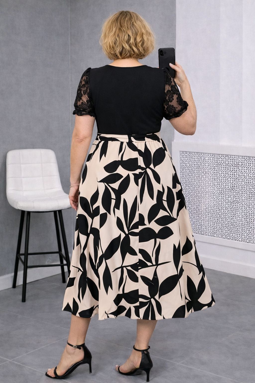 Reflora – Ausdrucksstarkes Sommerkleid mit Spitzenakzenten