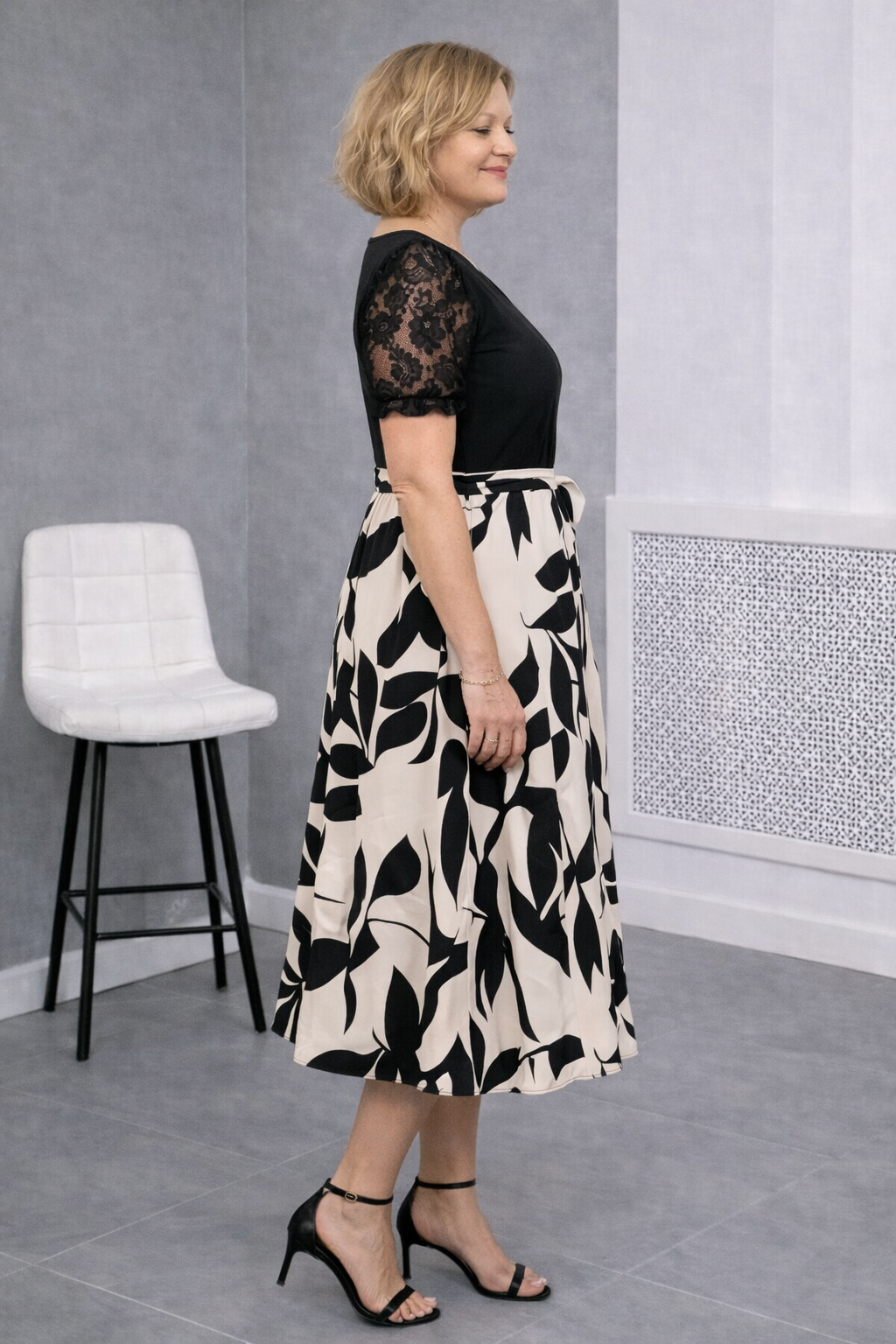 Reflora – Ausdrucksstarkes Sommerkleid mit Spitzenakzenten