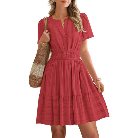 Kurzärmeliges Sommerkleid, gestuftes Minikleid für Damen – luftig & verspielt