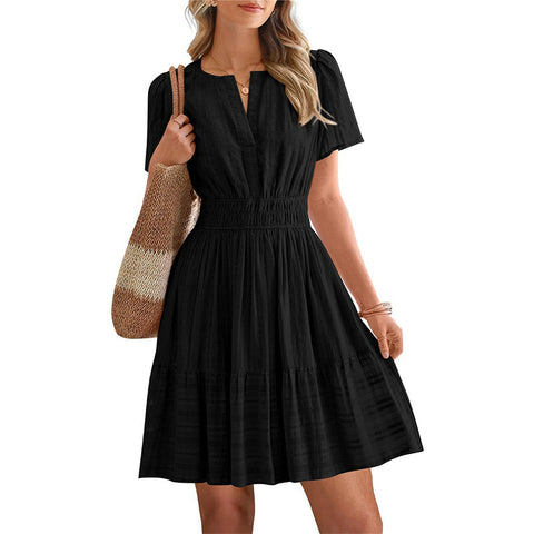 Kurzärmeliges Sommerkleid, gestuftes Minikleid für Damen – luftig & verspielt